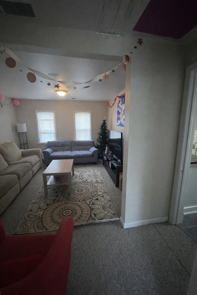 Building Photo - 1803 Hill St