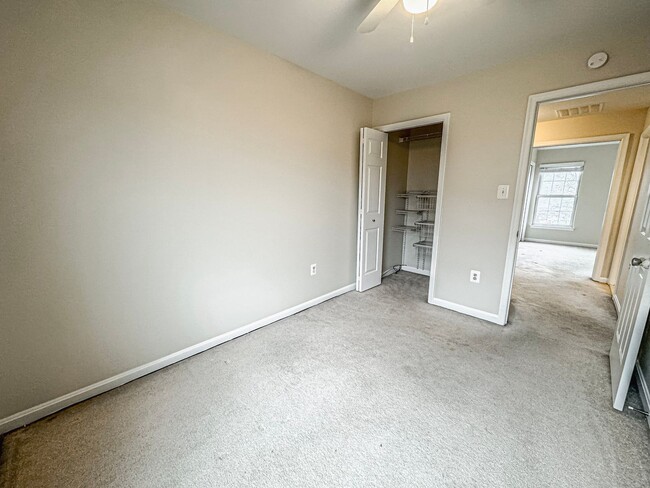 Building Photo - Charming 3 Bed 2.5 Bath Townhome With Pati...