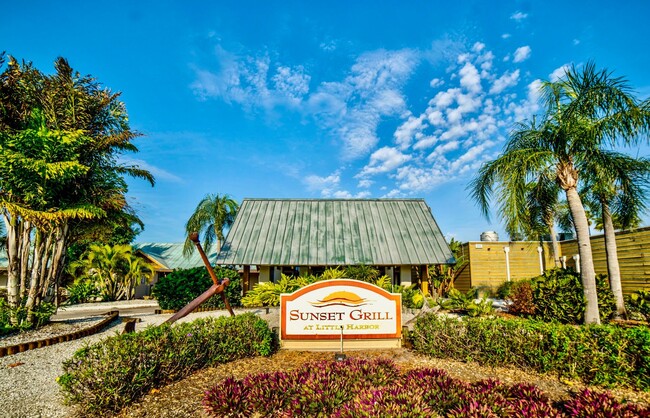 Building Photo - 2 bed 2 bath Turnkey Yearly Rental – Water...
