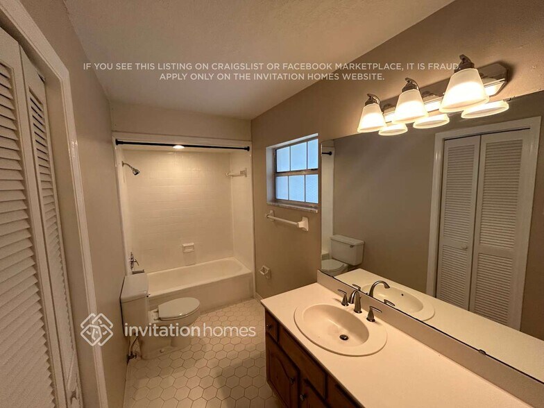 Building Photo - 4407 Orangewood Loop E