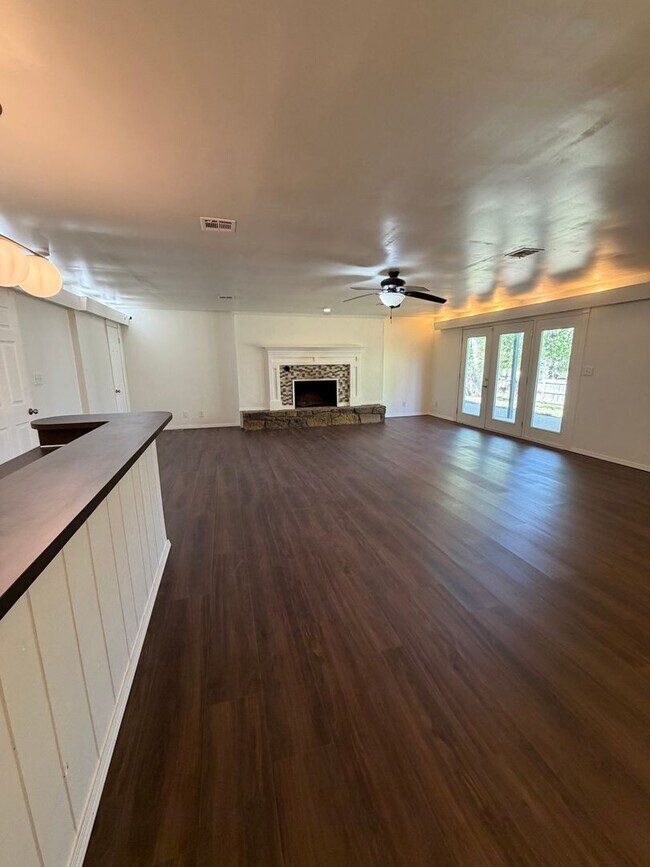 Building Photo - Spacious 4 Bed Home in Prime Claremore Location