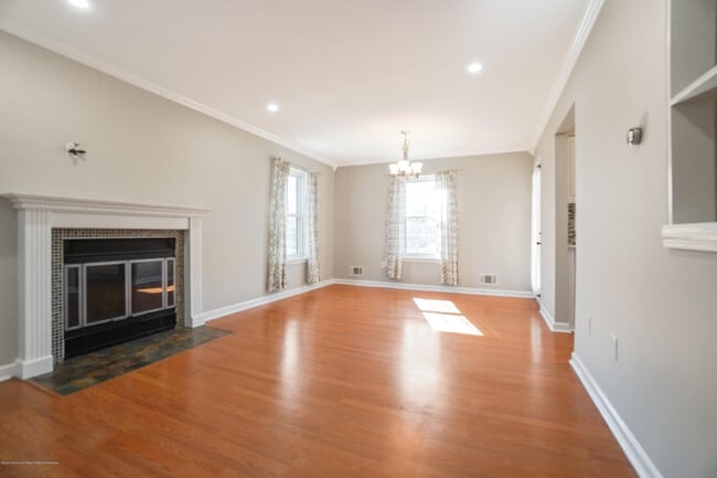 Building Photo - 1118 Wellington Pl