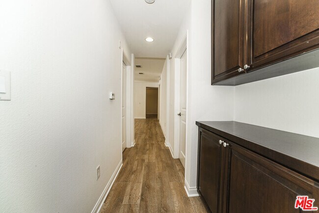 Building Photo - 5625 Crescent Park W