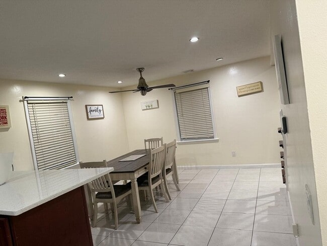 Building Photo - 25 Pershing St