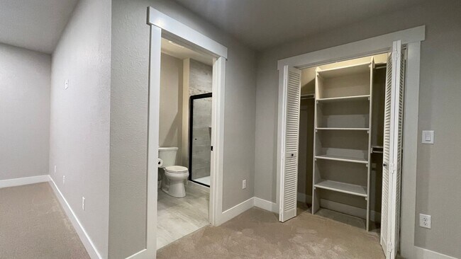 Building Photo - Great Townhouse in Windsor - Highland Meadows