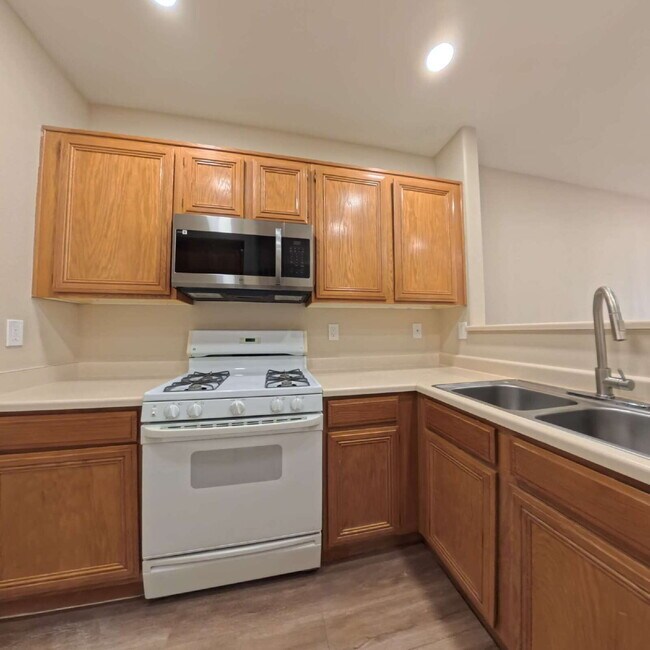 Building Photo - Resort-Style Living Year-Round Updated 1-Bed, 1-Bath Condo!