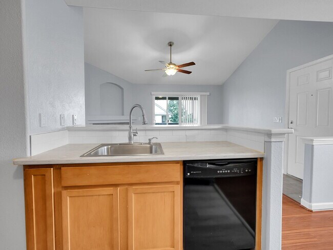 Building Photo - $1,795.95, Gorgeous 2-bed, 2-bath condo located in Aurora.