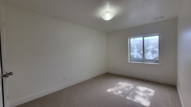 Building Photo - 1652 W Brooke St