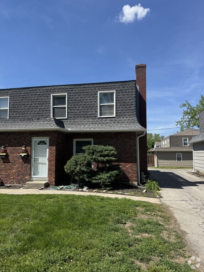 Building Photo - 7108 W 67th St