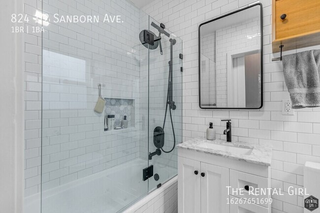 Building Photo - 824 1/2 Sanborn Ave.-