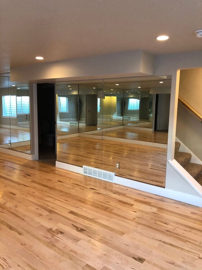 Building Photo - 3216 W Prairie Grass Dr