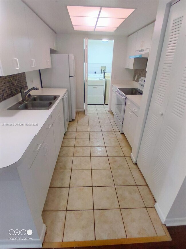 Building Photo - 4183 N Haverhill Rd