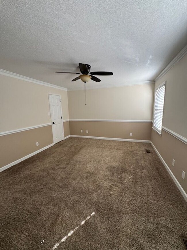 Building Photo - 404 Todd Dr