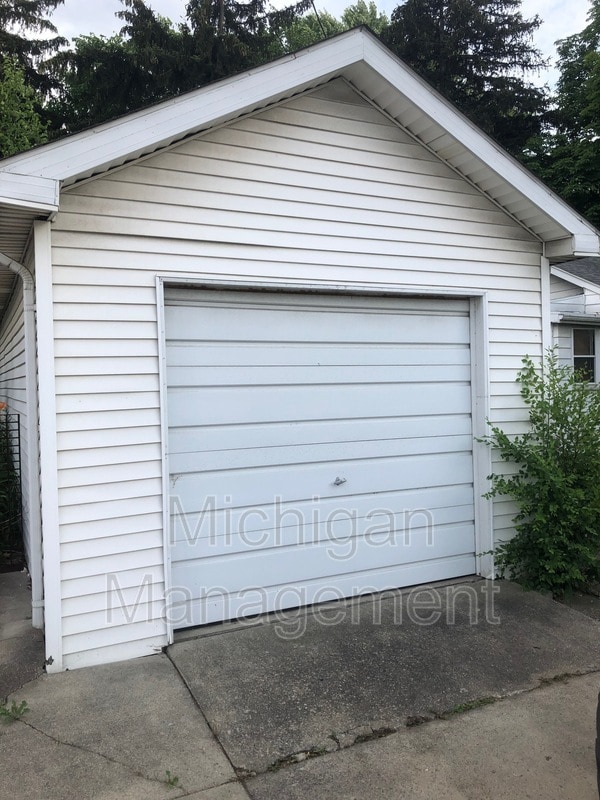 Building Photo - 3370 Harris St