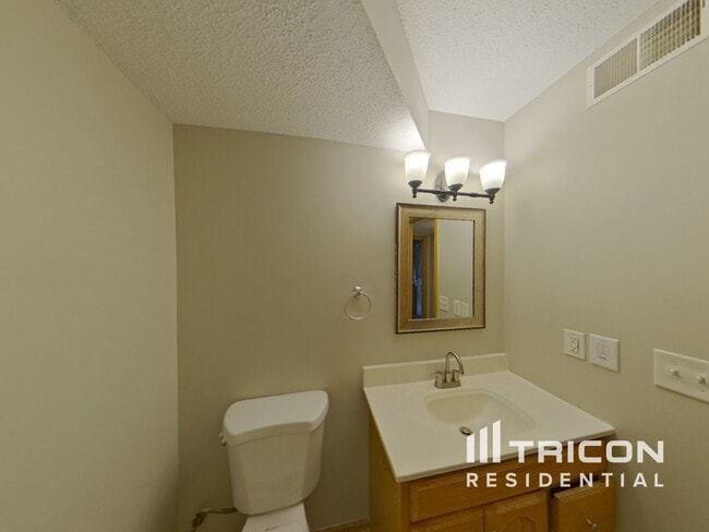 Building Photo - 2094 French Trace Ave