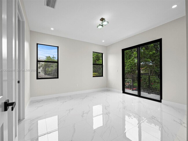 Building Photo - 4026 SW 9th Terrace