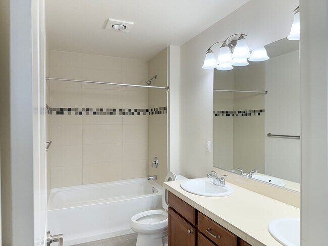 Building Photo - Beautiful 5-Bedroom Home with Mt. Rainier ...