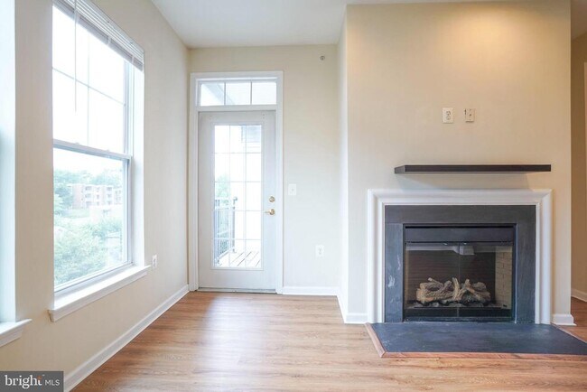 Building Photo - 1311 Karen Blvd