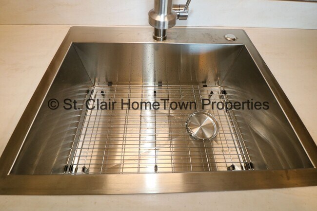 Building Photo - Remodeled Duplex on Logan Martin Lake