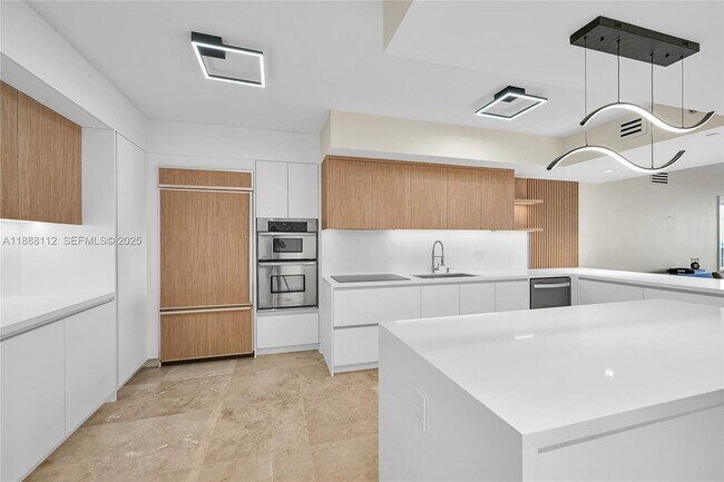 Building Photo - 1800 S Ocean Dr