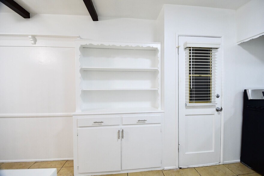 Building Photo - 5220 Radford Ave