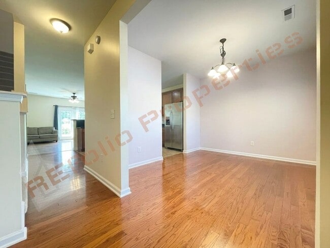 Building Photo - 1304 Cozart St