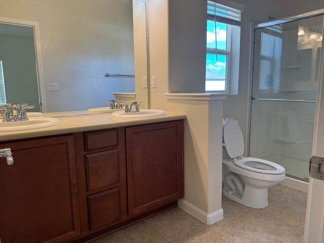 Building Photo - 5 bedroom home in W. Roseville. No carpet!