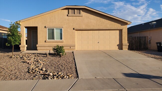 Front of house - 36 Salida del Sol