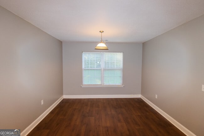 Building Photo - 173 Stillwater Dr