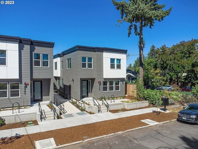 Interior Photo - Montana Ave 6 Plex