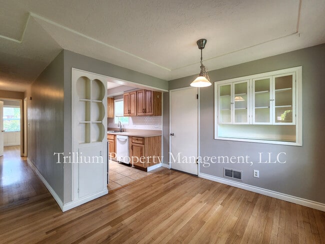 Building Photo - 5114 SE 51st Ave