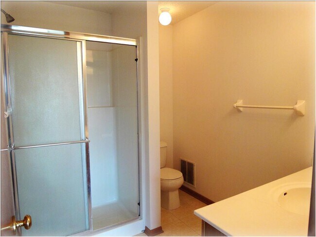 Building Photo - 16601 50th Ct N