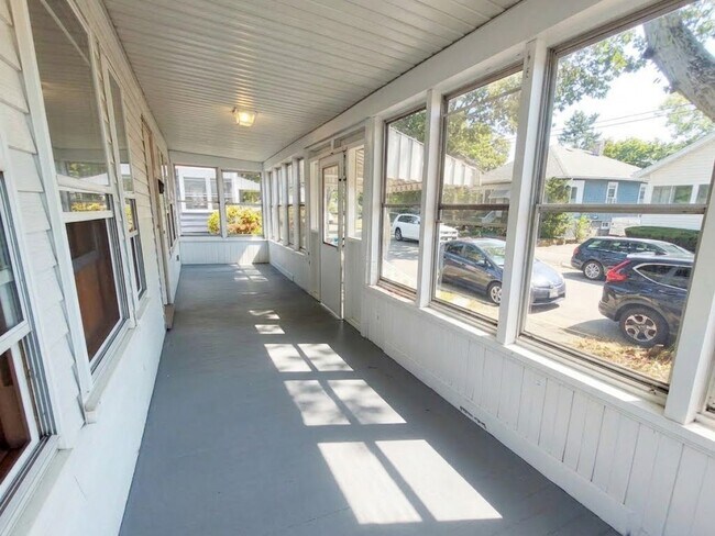 Building Photo - 135 Safford St