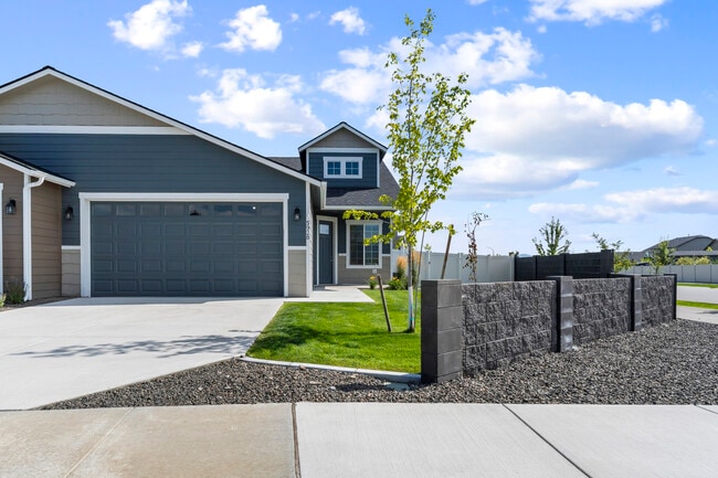 Building Photo - Majestic Villas