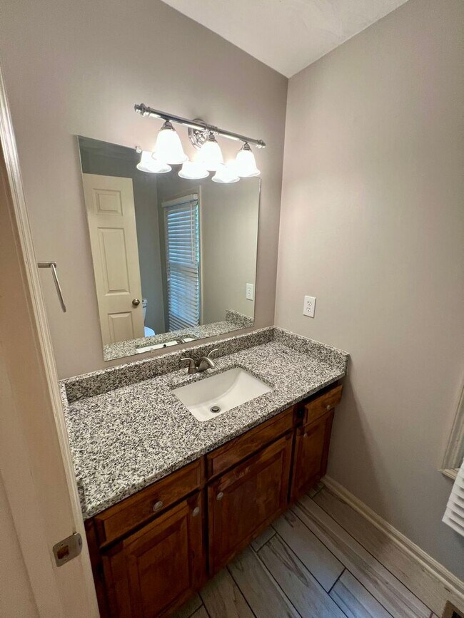 Building Photo - 1302 Honeywood Pl