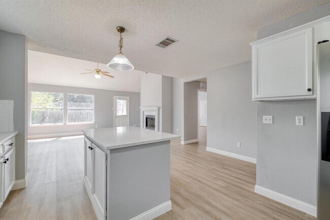 Building Photo - 16205 Glorious Ln