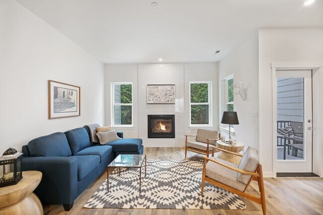 Building Photo - 3Bd/2.5Bd Monroe Townhome