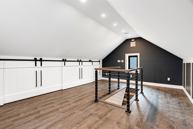 Building Photo - 71-31 Loubet St