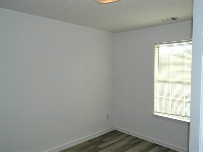 Building Photo - 20 Chantilly Pl