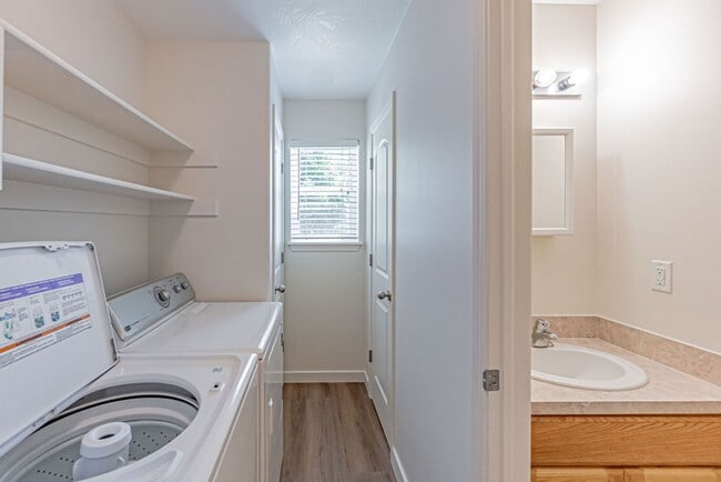 Building Photo - Updated 2-Bedroom Home with Garage and Fen...