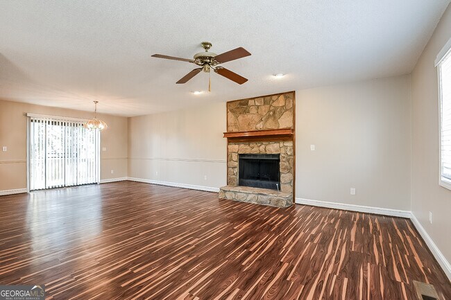 Building Photo - 3992 Fairington Dr