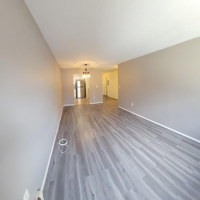 Building Photo - 82-76 Country Pointe Cir