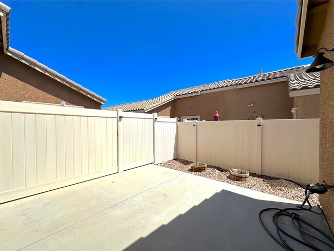 Building Photo - 9221 Candilela Ct