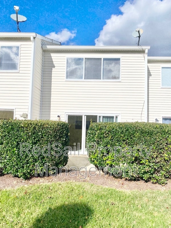 Building Photo - 3823 Staffordshire Ln