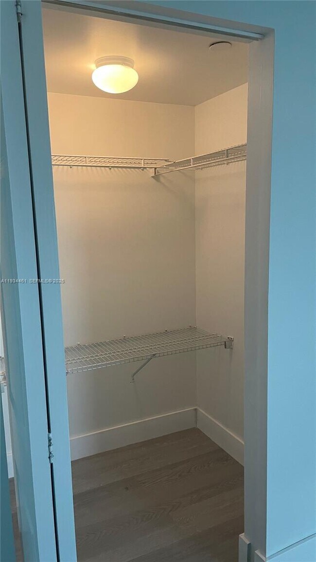 Building Photo - 3000 Coral Wy