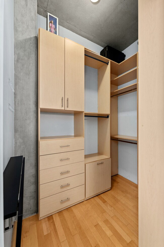 Building Photo - 1050 Island Ave