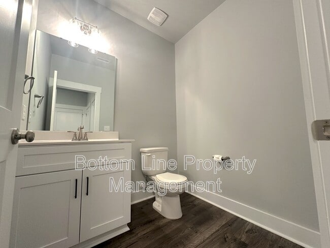 Building Photo - 3814 Starmount Ave