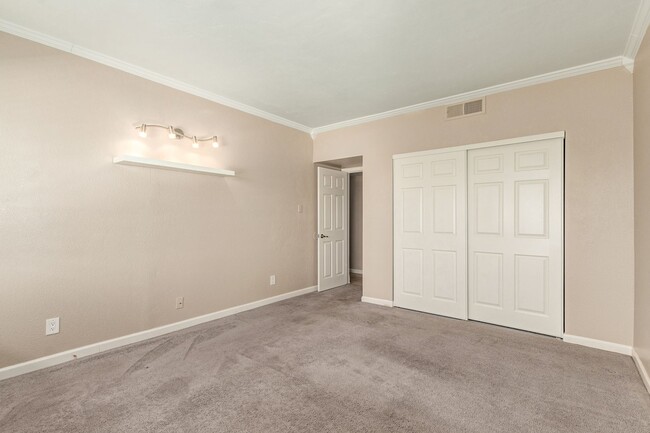 Building Photo - Renovated Urban Penthouse in Downtown Phoe...