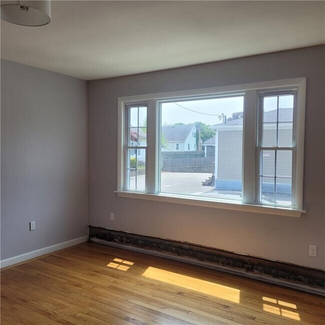 Building Photo - 2872 Pawtucket Ave