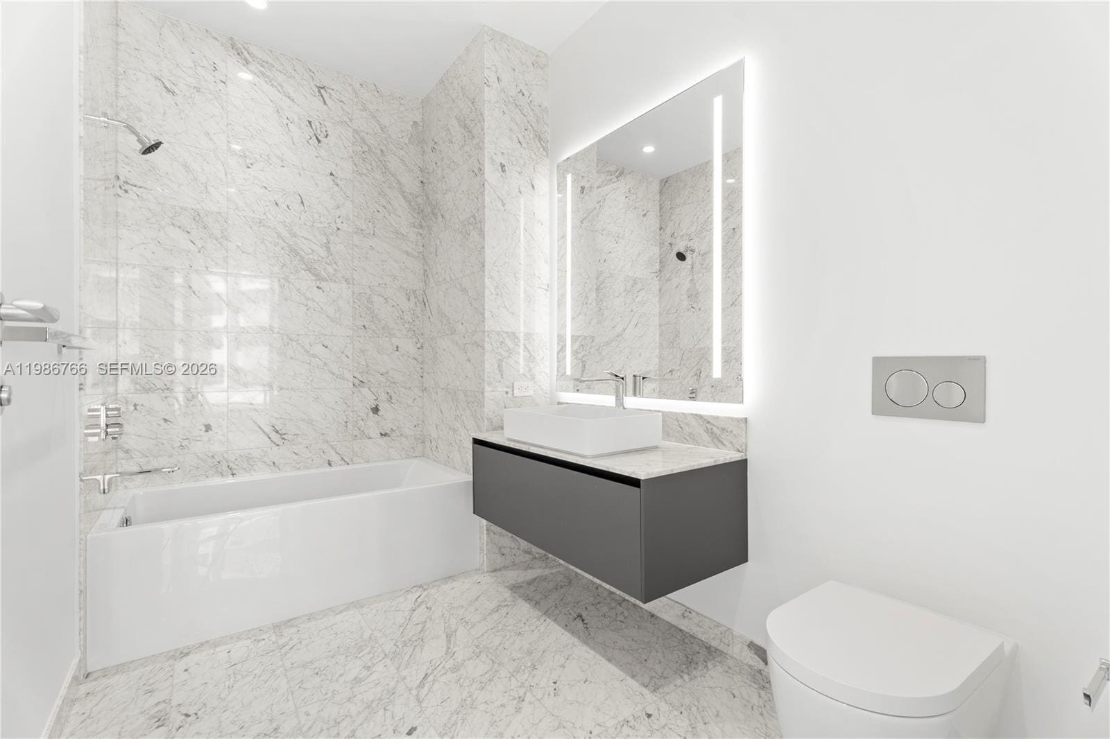 Building Photo - 5 Grove Isle Dr